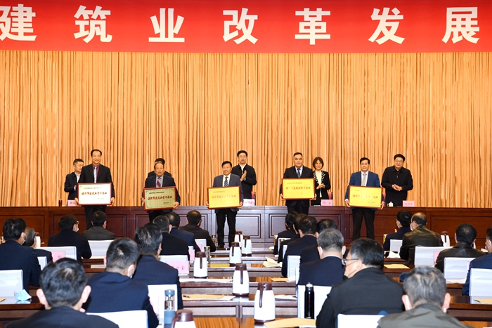 集团多个单位荣获“临沂市建筑业骨干企业”称号(图3) 集团多个单位荣获“临沂市建筑业骨干企业”称号(图3)