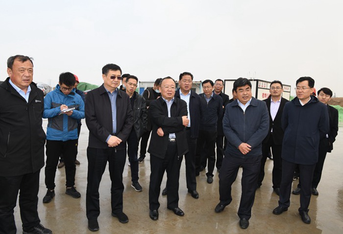 省住建厅党组书记李力到集团视察并宣讲党的十九届五中全会精神(图2) 省住建厅党组书记李力到集团视察并宣讲党的十九届五中全会精神(图2)
