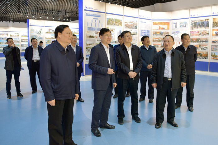 省住建厅党组书记李力到集团视察并宣讲党的十九届五中全会精神(图3) 省住建厅党组书记李力到集团视察并宣讲党的十九届五中全会精神(图3)