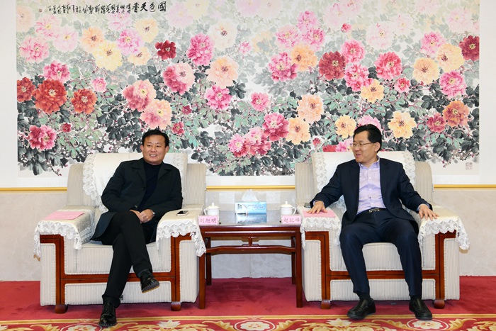 阳城县明旭通用机场有限公司董事长刘旭明一行到集团考察交流(图1)