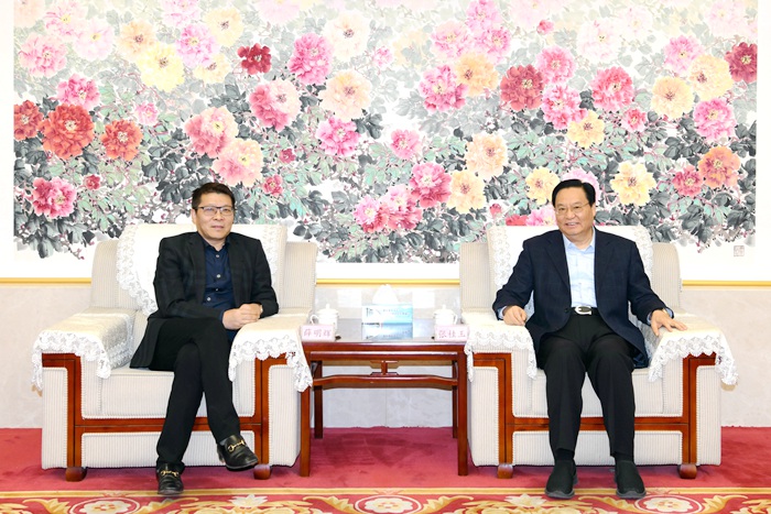 绿地集团总裁助理、山东区域管理总部总经理薛明辉一行到集团考察交流(图1)