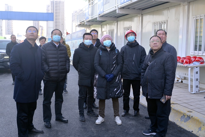 住建部工程质量安全监管司二级巡视员张红梅到八公司承建工程调研(图1) 住建部工程质量安全监管司二级巡视员张红梅到八公司承建工程调研(图1)