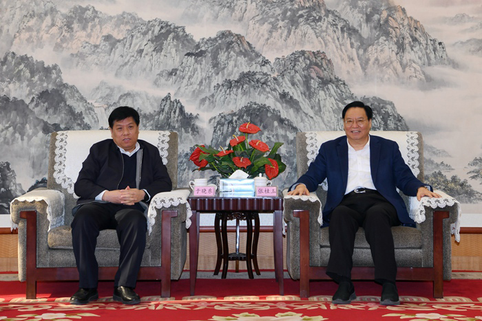 市中级人民法院院长于晓东到集团走访全国人大代表张桂玉(图1)