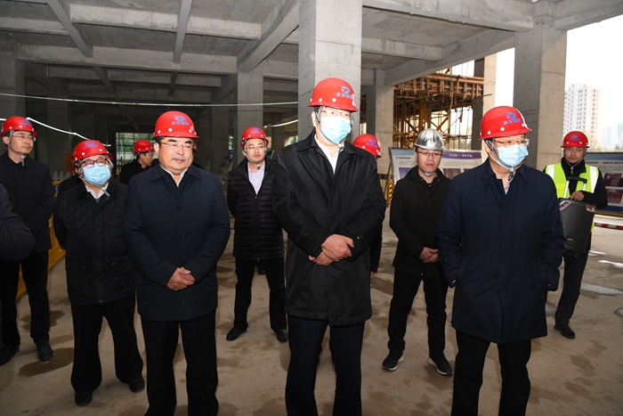 省住建厅厅长王玉志到集团施工现场调研(图1) 省住建厅厅长王玉志到集团施工现场调研(图1)