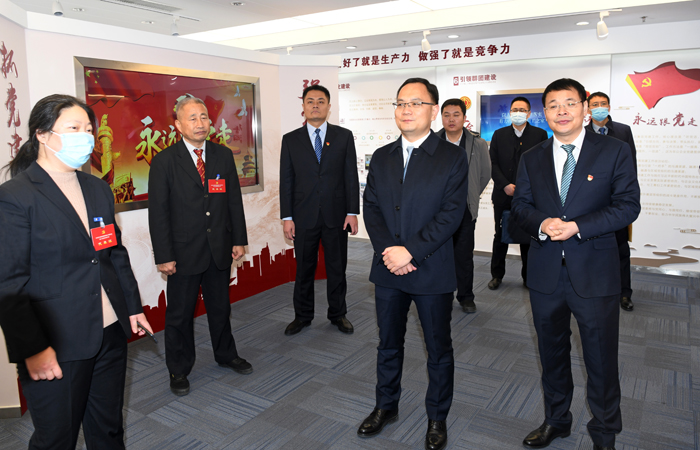 市委组织部副部长孙守军一行到集团慰问特困党员并调研工作(图2)