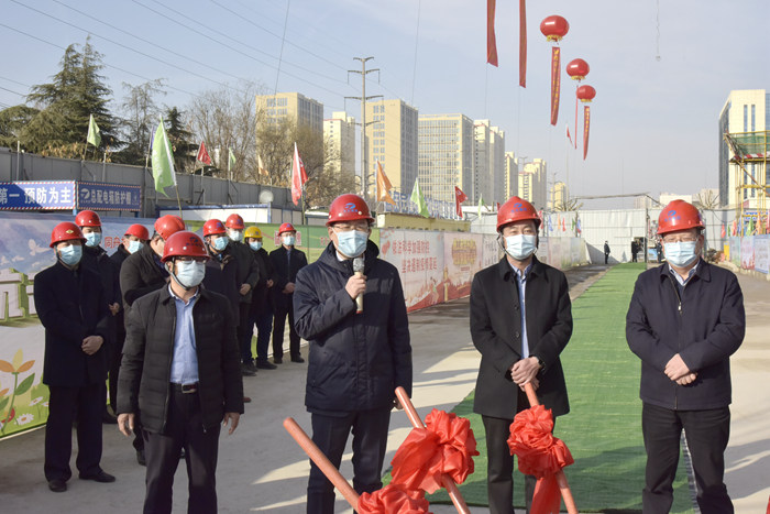 市人民医院东医疗区提升改造工程感染性疾病综合楼举行封顶仪式(图1)