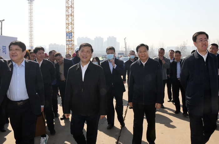 市委书记王安德到集团施工的重点城建项目调研(图1)