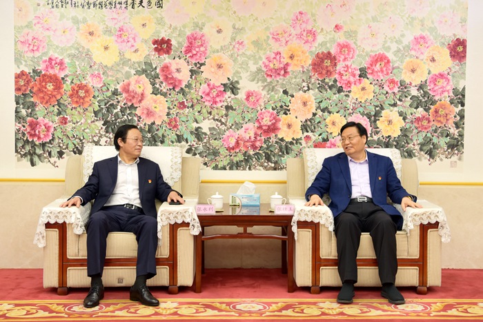 市中级人民法院执行局局长张永利一行到集团调研执行工作(图1) 市中级人民法院执行局局长张永利一行到集团调研执行工作(图1)