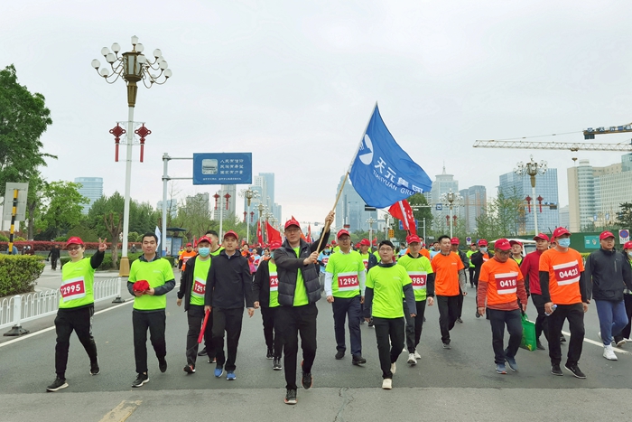集团机关党总支组织参加临沂市“庆建党百年 传红色基因 ”全民健身活动(图1) 集团机关党总支组织参加临沂市“庆建党百年 传红色基因 ”全民健身活动(图1)