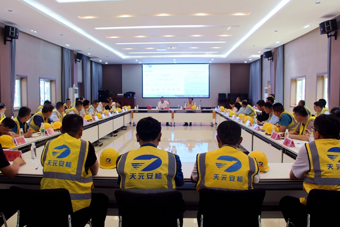 临沂市住建系统安全生产月启动仪式暨应急救援演练现场会在集团施工现场举行(图3) 临沂市住建系统安全生产月启动仪式暨应急救援演练现场会在集团施工现场举行(图3)