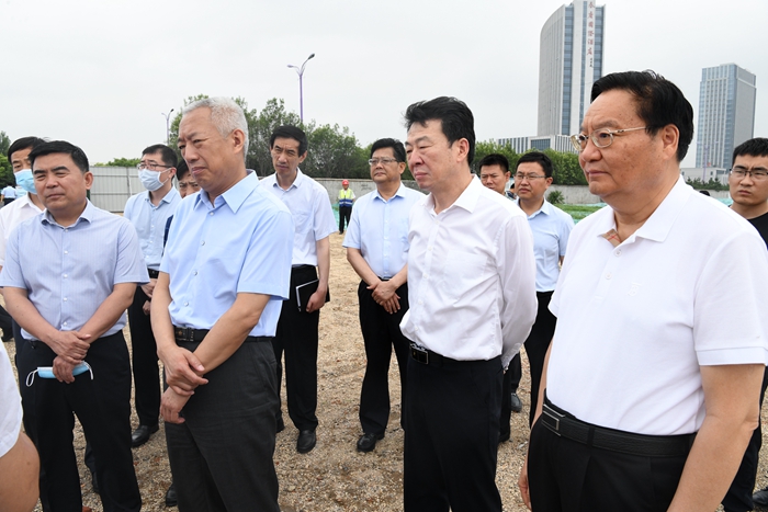副省长凌文到集团施工的格力电器(临沂)智能制造生产基地调研(图1) 副省长凌文到集团施工的格力电器(临沂)智能制造生产基地调研(图1)