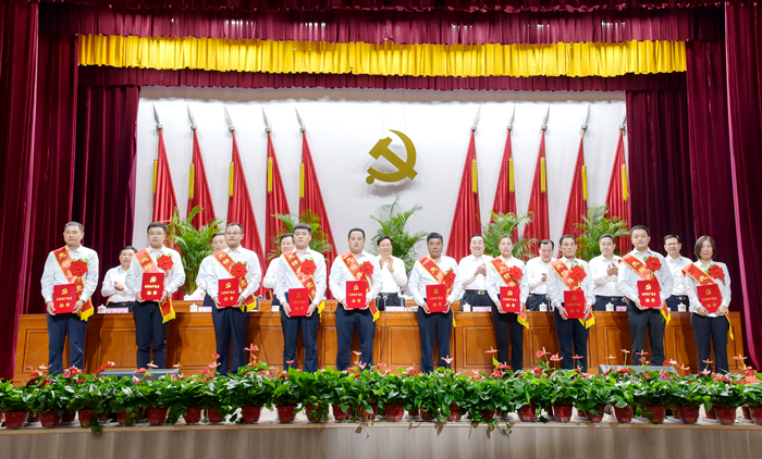 集团党委召开庆祝建党100周年暨建企70周年大会(图7)