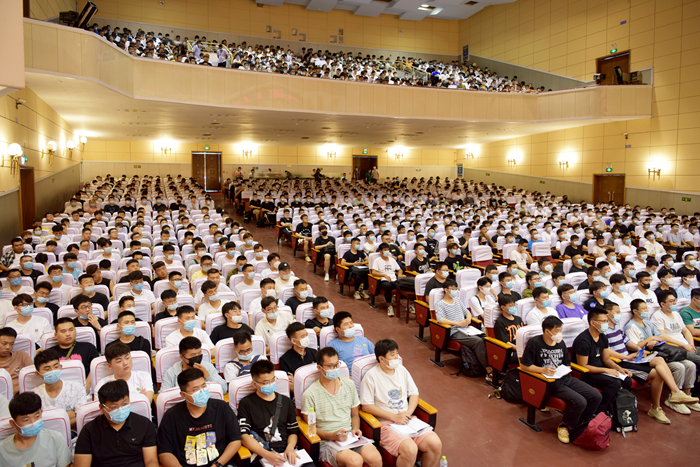 集团召开2021年新员工入职大会(图3) 集团召开2021年新员工入职大会(图3)