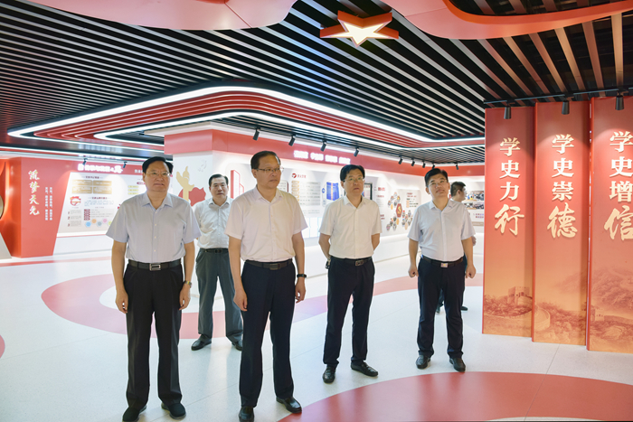 兰山区委书记孙德士到集团调研(图2) 兰山区委书记孙德士到集团调研(图2)