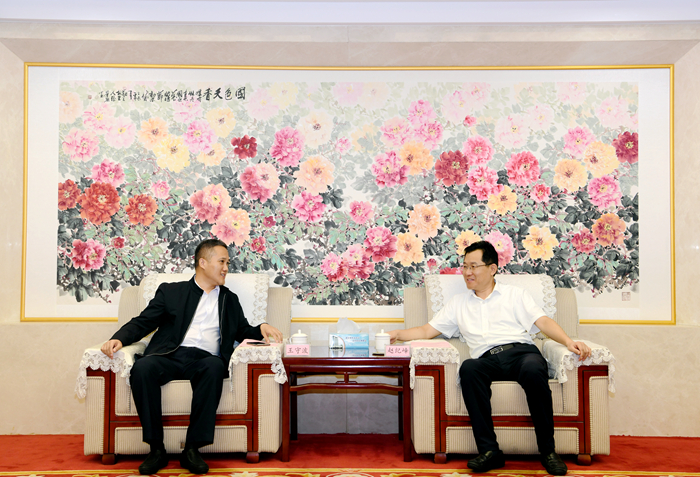 荣盛发展集团副总裁王守波到集团考察交流(图1) 荣盛发展集团副总裁王守波到集团考察交流(图1)