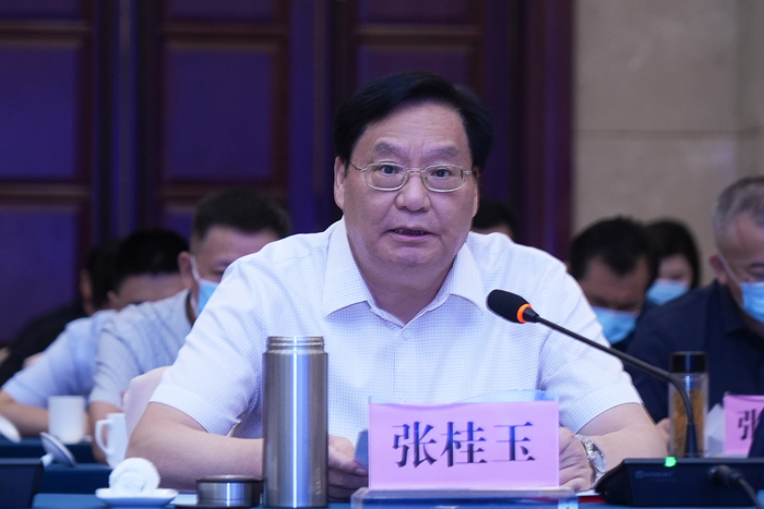 张桂玉董事长参加“临沂市企业家日”座谈会(图2) 张桂玉董事长参加“临沂市企业家日”座谈会(图2)