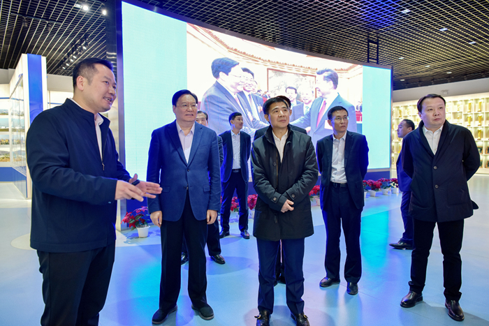 威海商业银行总行行长孟东晓到集团考察调研(图3)