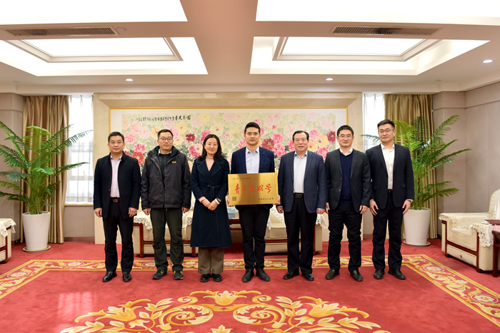 团市委副书记于珊珊到集团调研并为青年文明号集体授牌(图2)