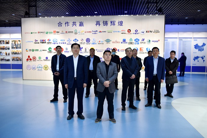 山东鲁中公路建设有限公司总经理吕志勇一行到集团考察交流(图3)