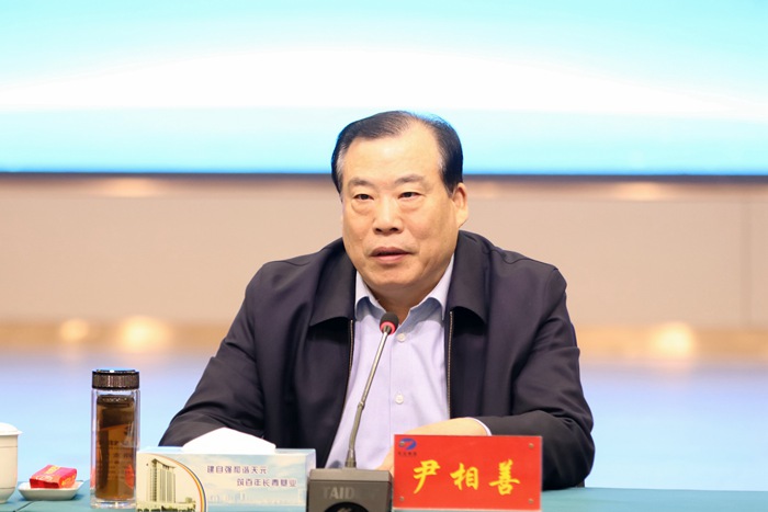 集团召开外出施工专题工作会议暨11月份生产经营工作会议(图1)