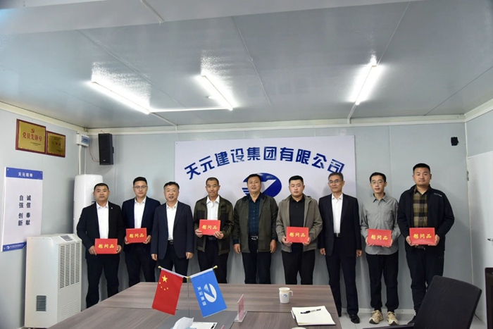 省建设建材工会主席马长征到集团开展送温暖活动(图1)