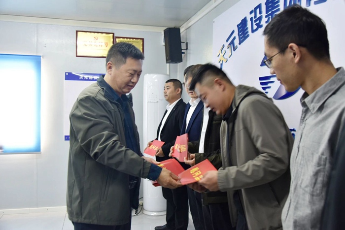 省建设建材工会主席马长征到集团开展送温暖活动(图4)