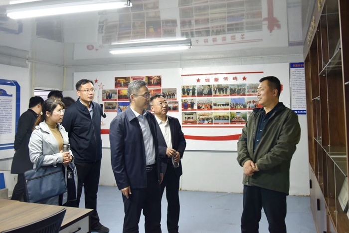 省建设建材工会主席马长征到集团开展送温暖活动(图3)