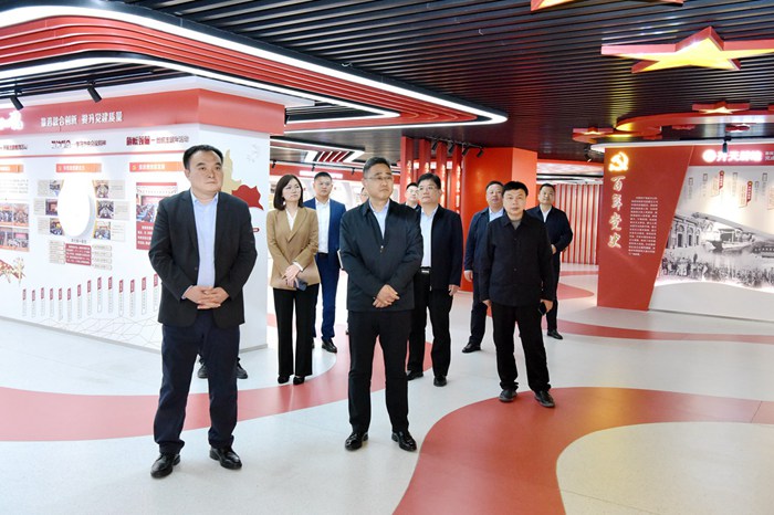 浪潮集团副总裁、浪潮云洲工业互联网有限公司董事长齐光鹏到集团考察交流(图3)