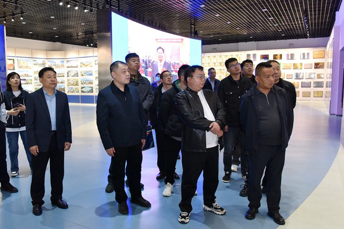西藏日喀则市考察团到集团考察交流(图2)