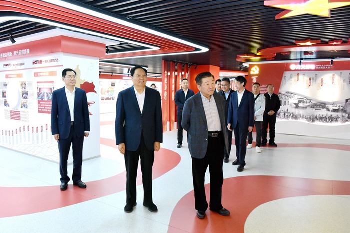 中国建筑业协会副会长兼秘书长刘锦章一行到集团考察交流(图2)