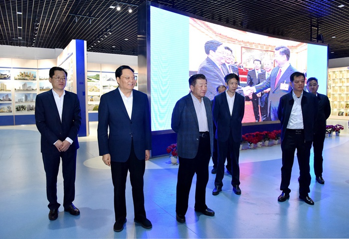 中国建筑业协会副会长兼秘书长刘锦章一行到集团考察交流(图3)